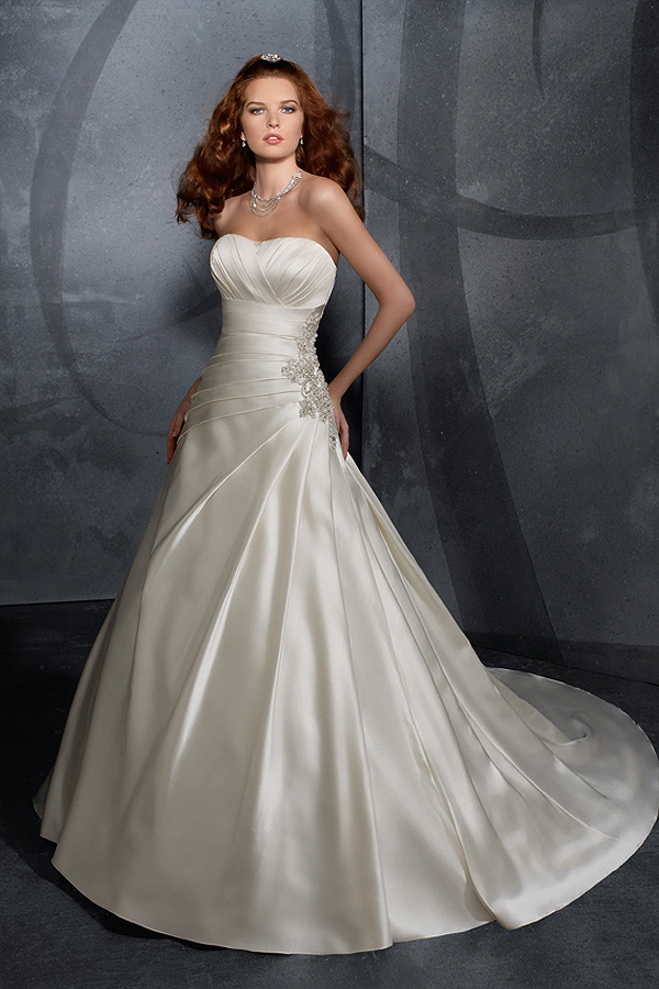 Court Train Satin Sweetheart Wedding Gown - Click Image to Close